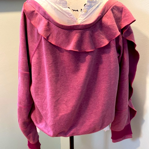 Free people pink sweatshirt with back ruffle thumb holes - Picture 5 of 5